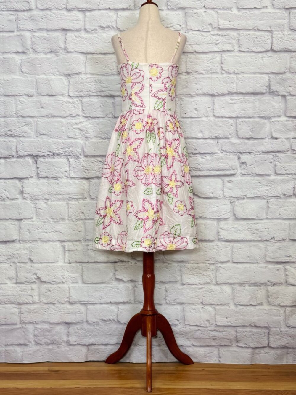 Lilly Pulitzer White Cotton Floral Embroidered Sundress - Picture 2 of 6